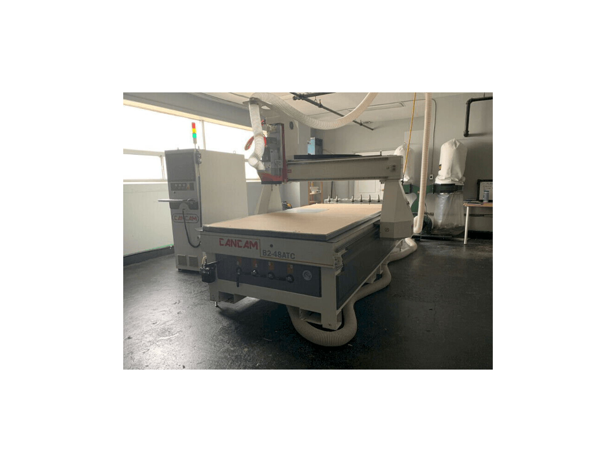 Frontansicht der CanCam B2-48 ATC Maschine