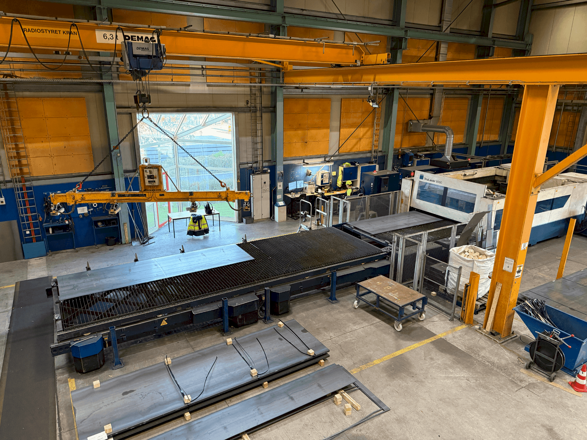 Frontansicht der TRUMPF TruLaser 8000 Maschine