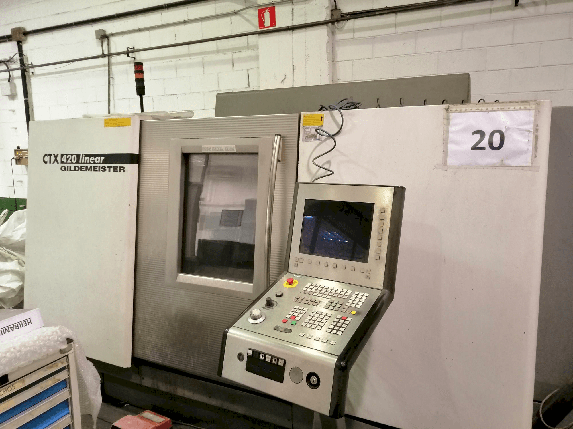 Frontansicht der Gildemeister CTX 400 Maschine