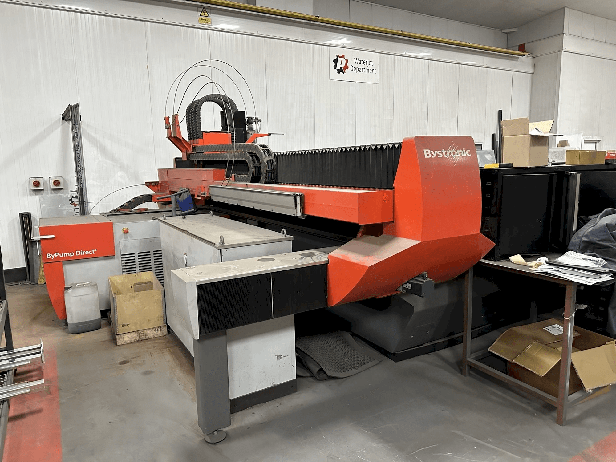 Frontansicht der Bystronic Byjet Flex 6030 Waterjet Maschine