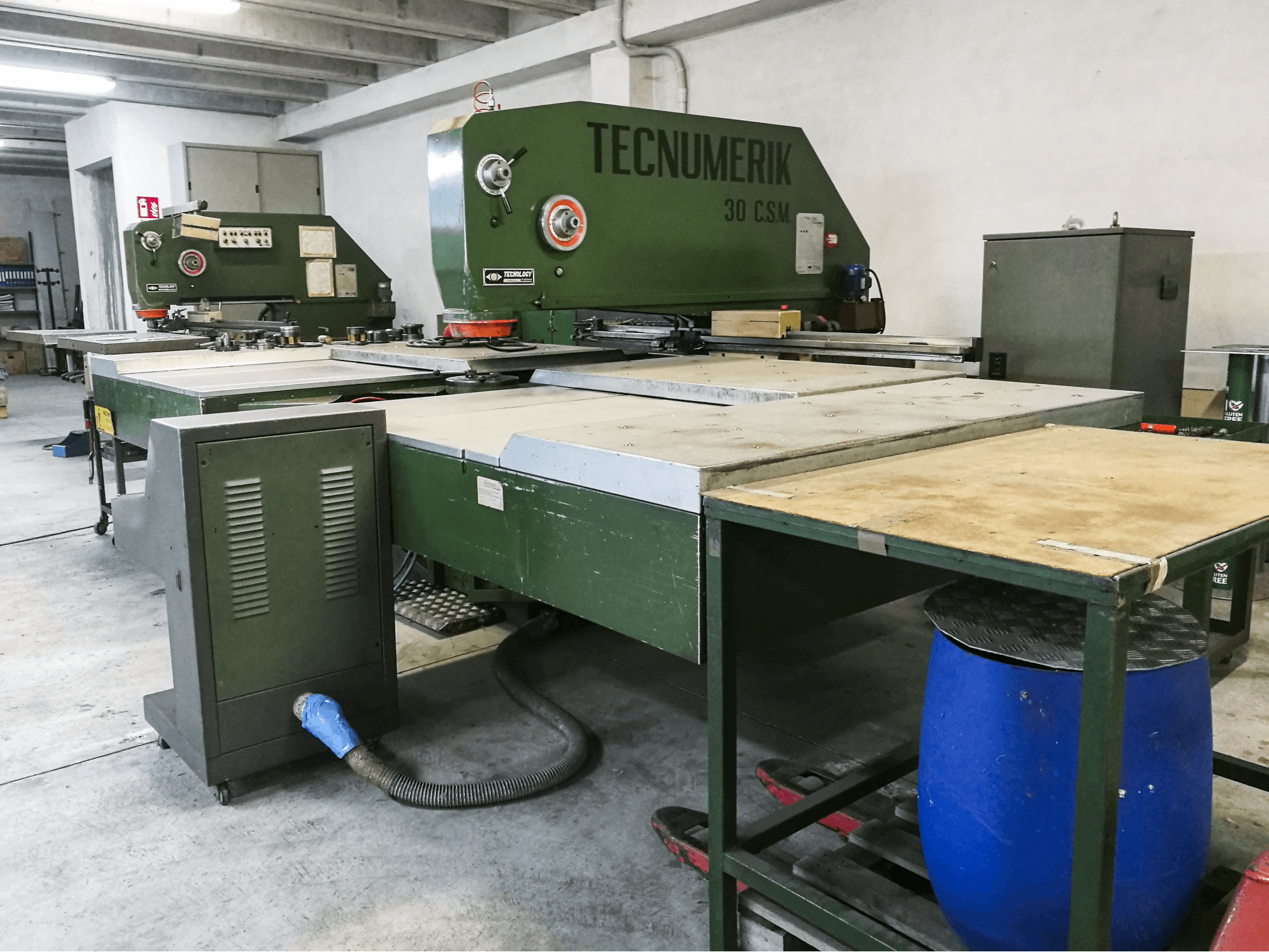 Rechte Ansicht der Tecnology Tecnumerik 30 C.S.M. Maschine