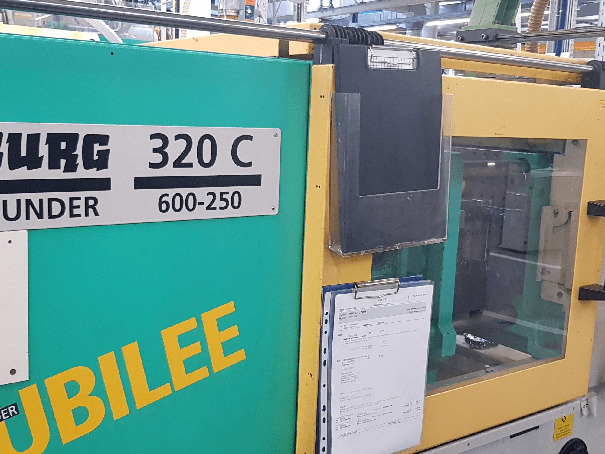 Frontansicht der Arburg 320 C 600-250 Maschine