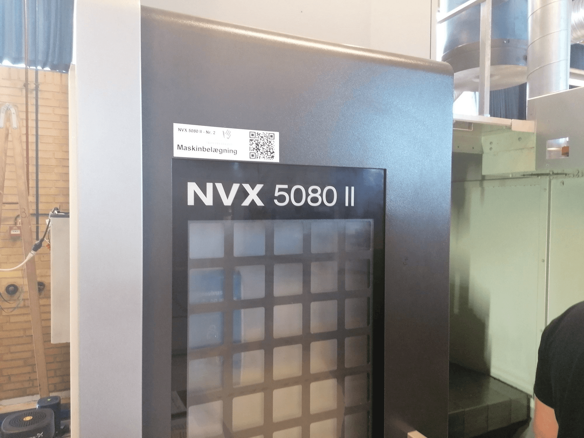 Linke Ansicht der DMG MORI NVX 5080II Maschine