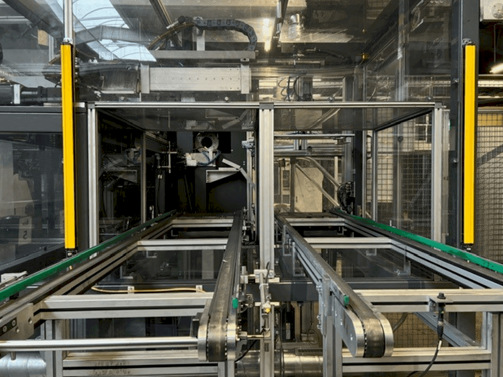 Frontansicht der KOMAGE S 50 4E CNC Maschine