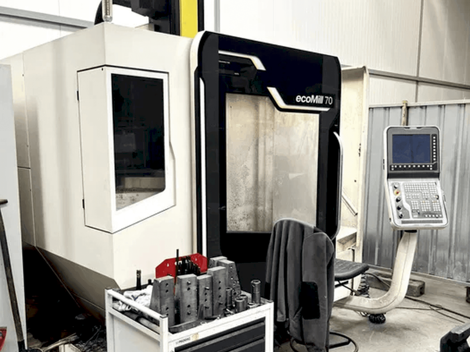 Frontansicht der DMG MORI ecoMill 70 Maschine