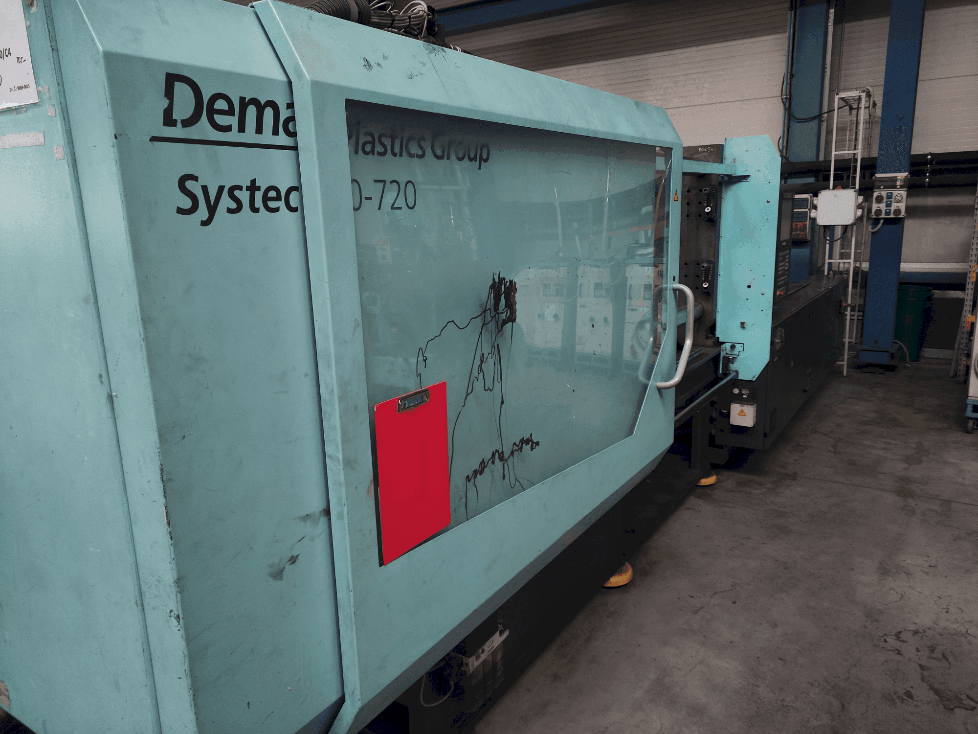 Frontansicht der DEMAG Systec 350/720-1450 Maschine