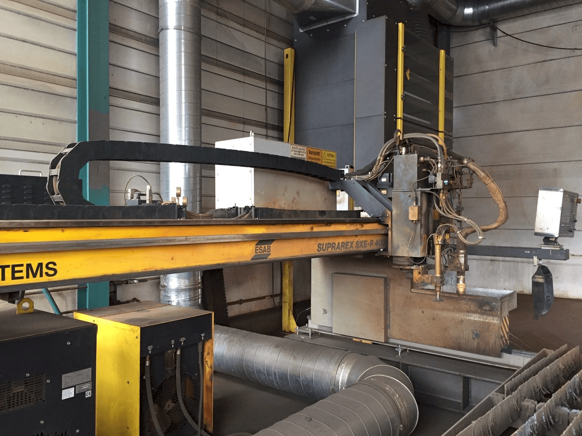 Frontansicht der ESAB SUPRAREX SXE-P1 4000 Maschine