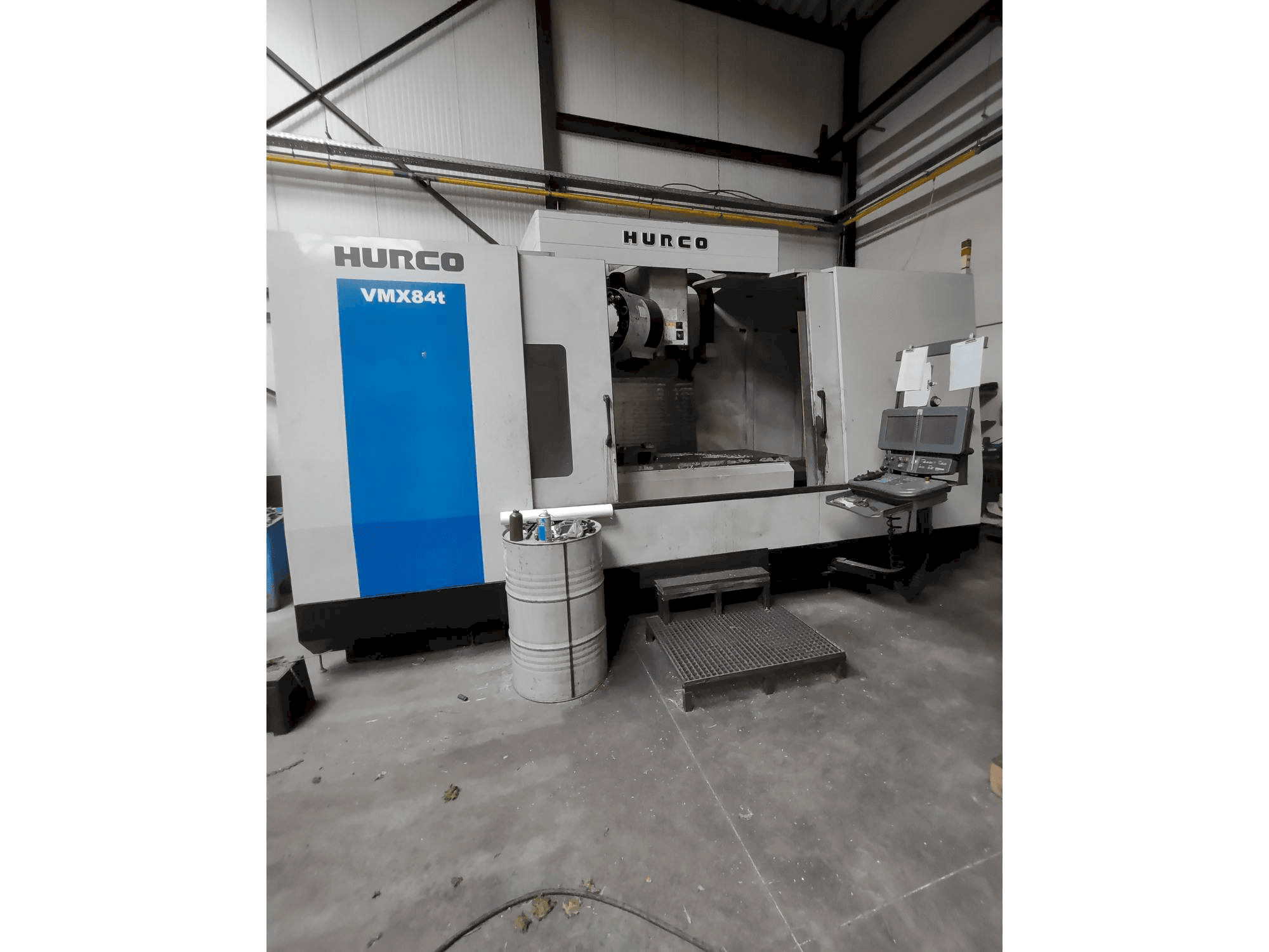 Frontansicht der Hurco VMX 84t Maschine