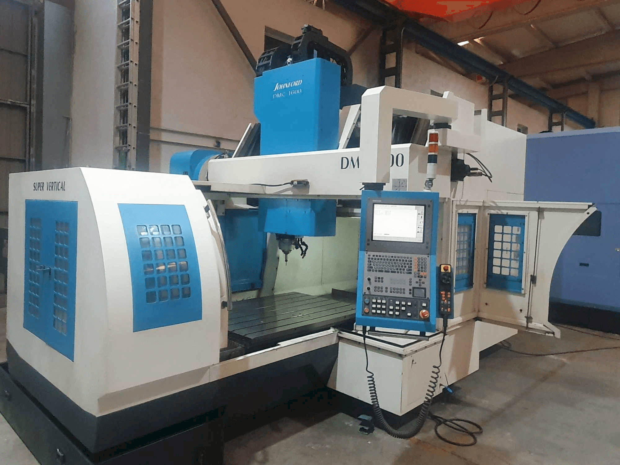 Frontansicht der Johnford DMC-1600 Maschine