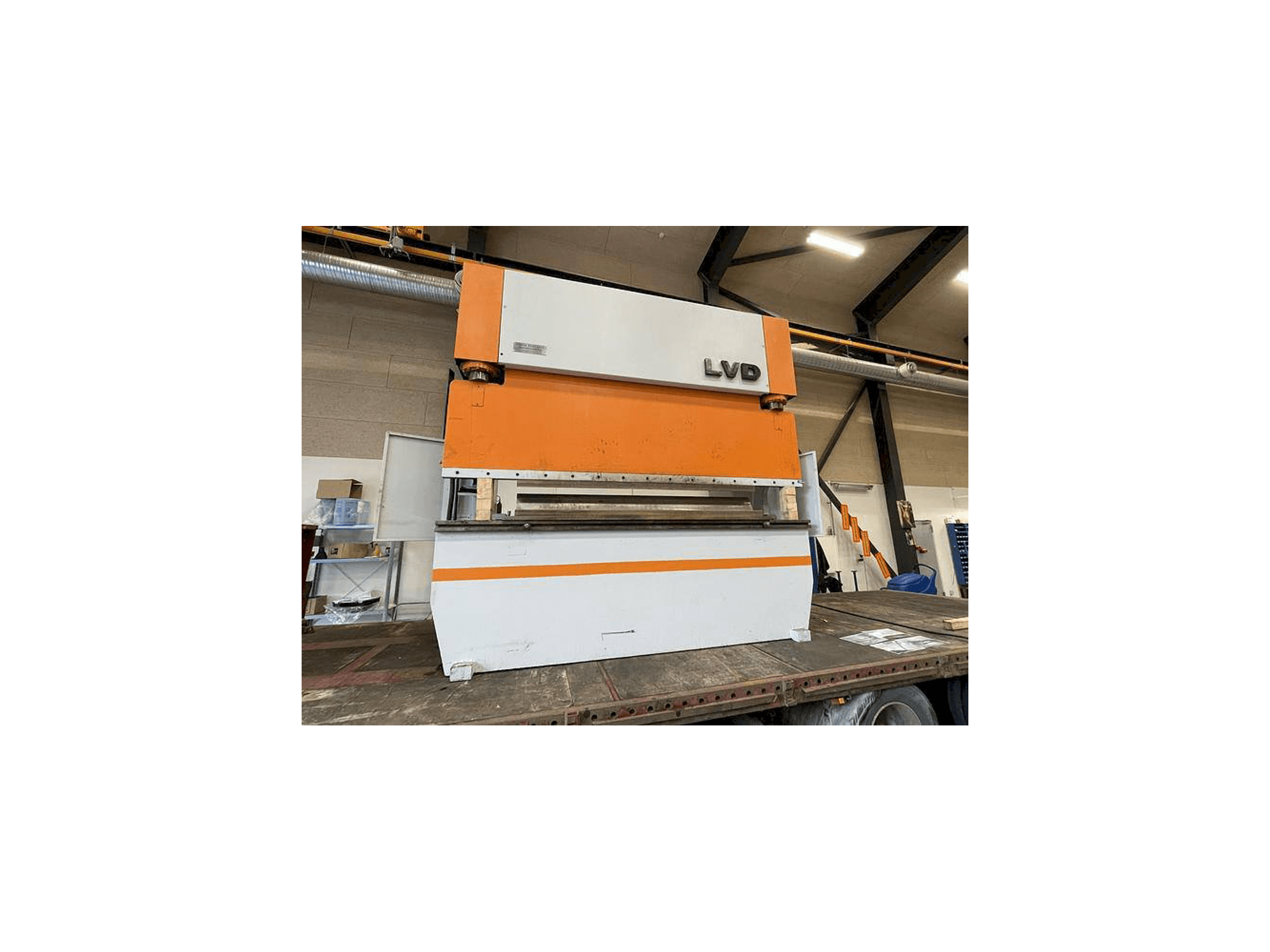 Frontansicht der LVD PP 100 Maschine