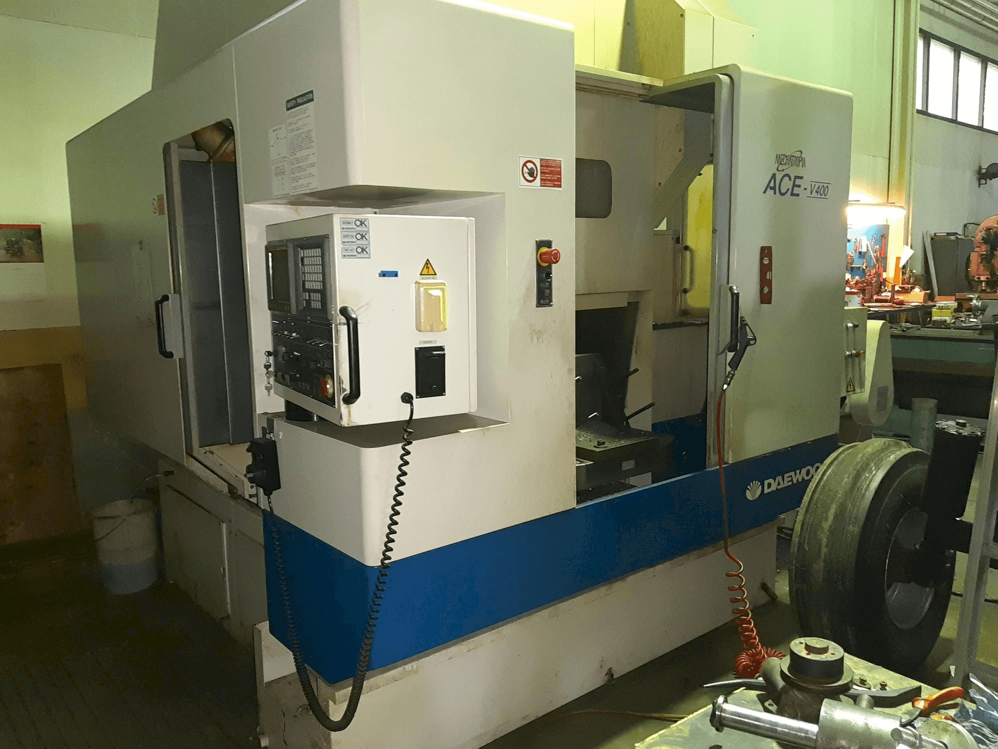 Front view of DAEWOO ACE-V400 machine