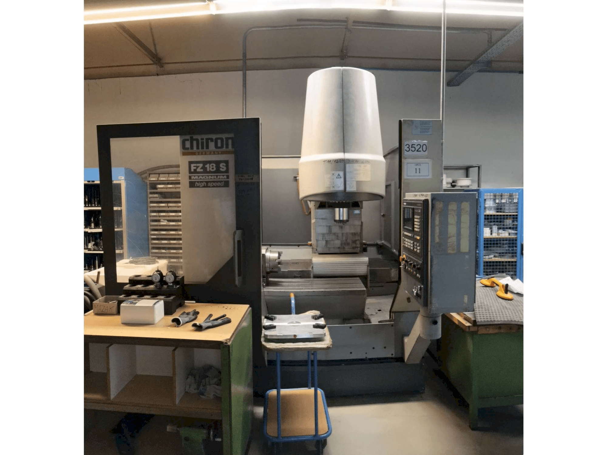 Frontansicht der CHIRON FZ18 Maschine