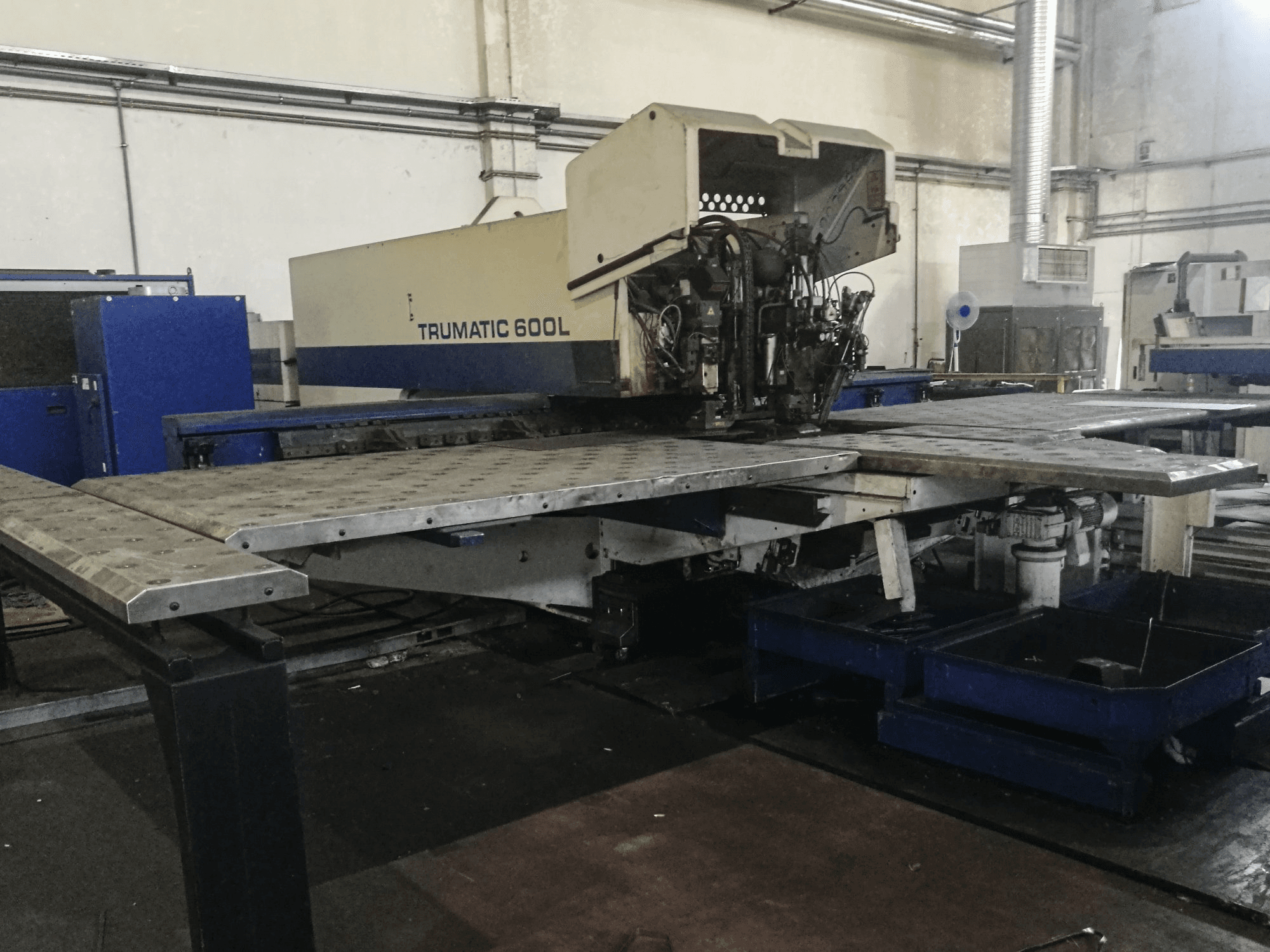 Linke Ansicht der Trumpf Trumatic 600L Maschine