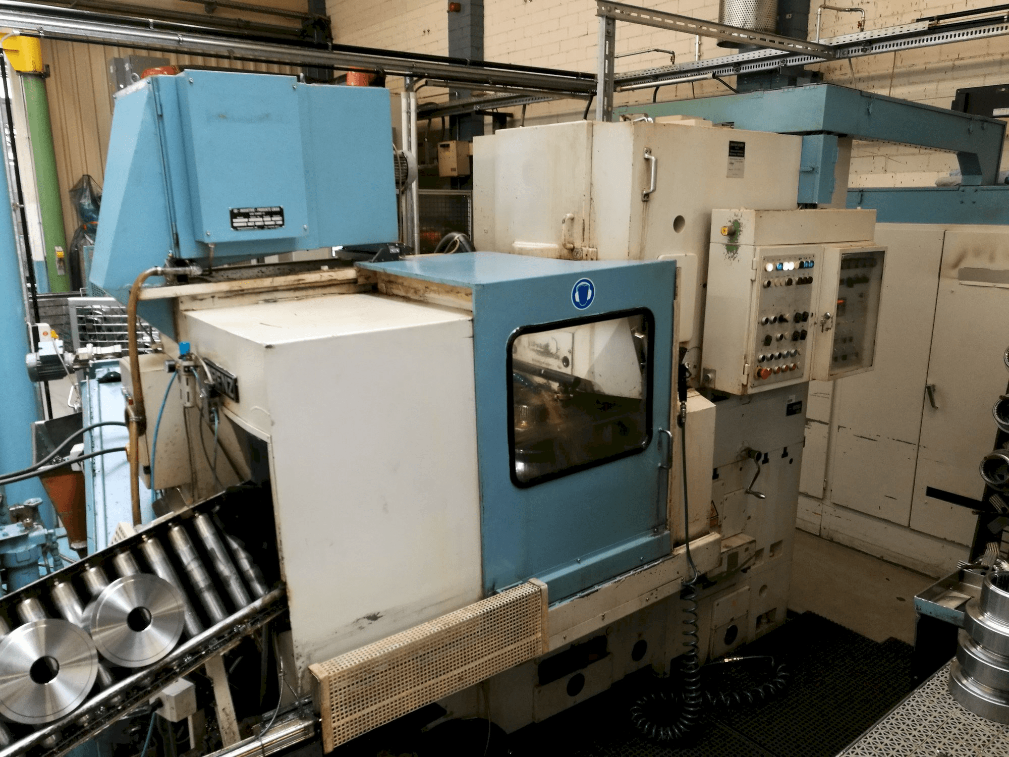 Frontansicht der LORENZ LS 302 Maschine