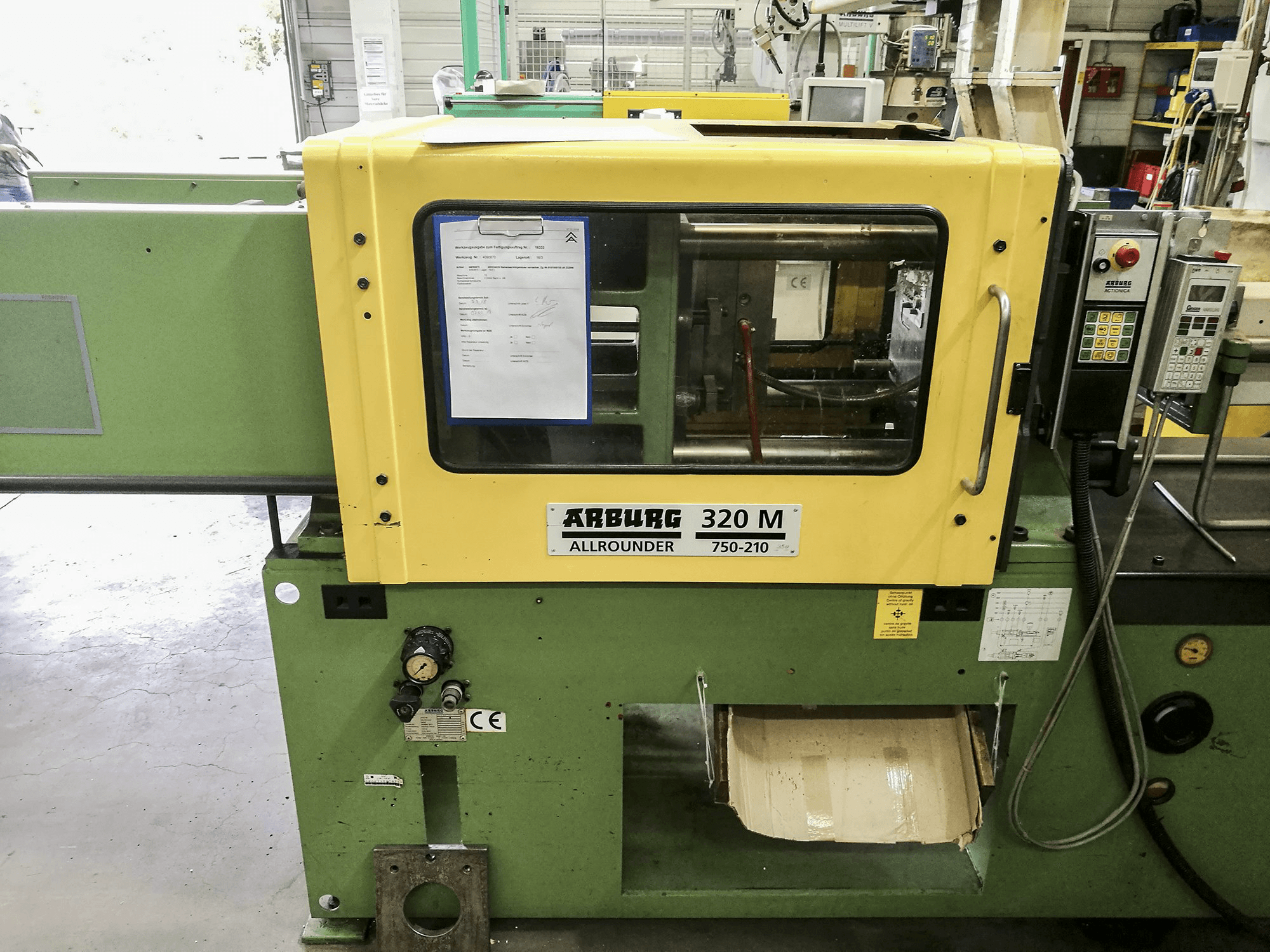 Frontansicht der Arburg 320M 750-210 Maschine