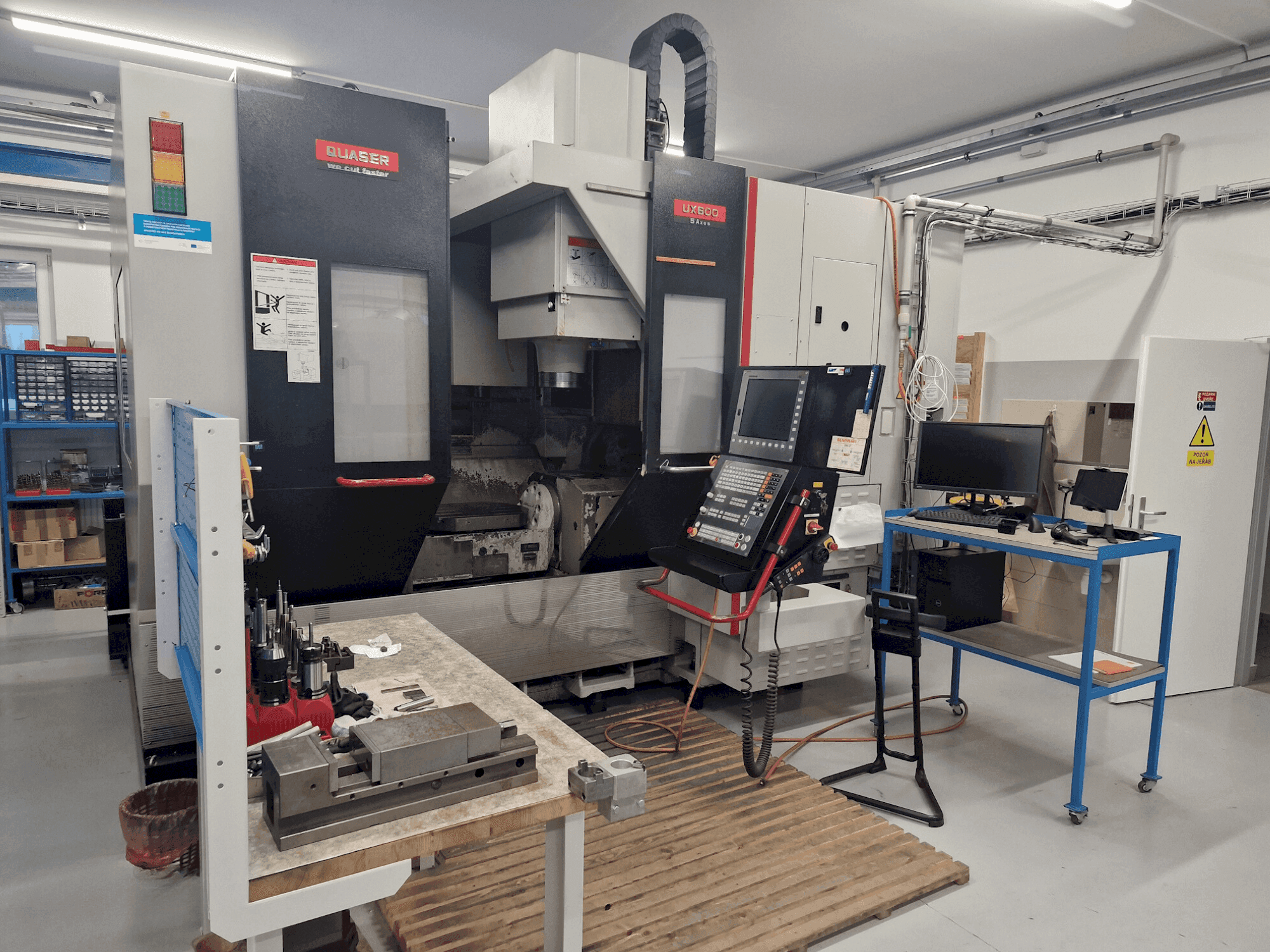 Frontansicht der Quaser UX600/15C Maschine
