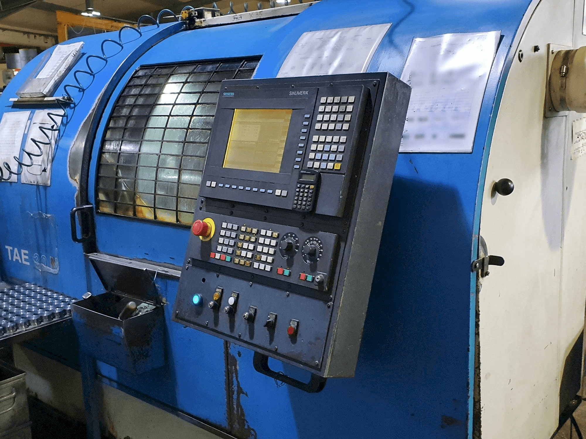 Frontansicht der AFM TAE-30N Maschine