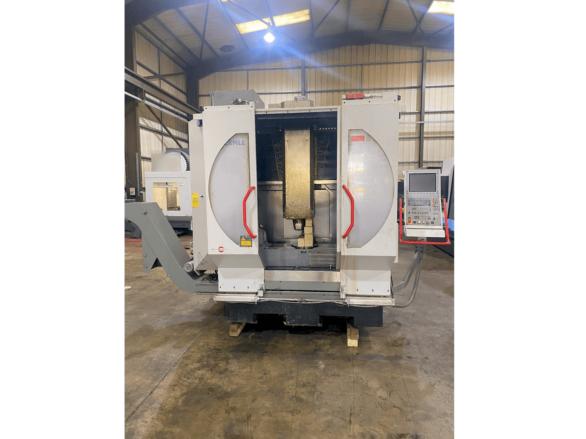 Frontansicht der HERMLE B 300 U Maschine