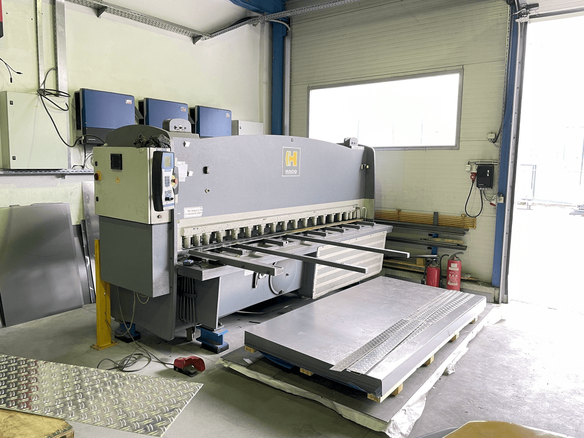 Frontansicht der HACO HSLX 3006 Maschine