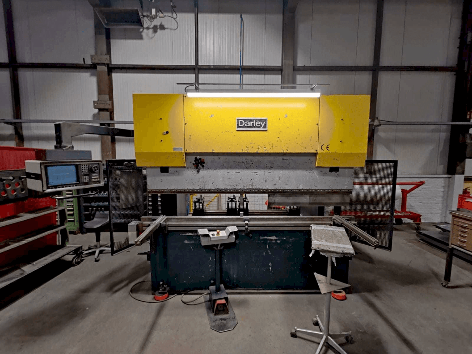 Frontansicht der Darley EHP 80 25/20 Maschine