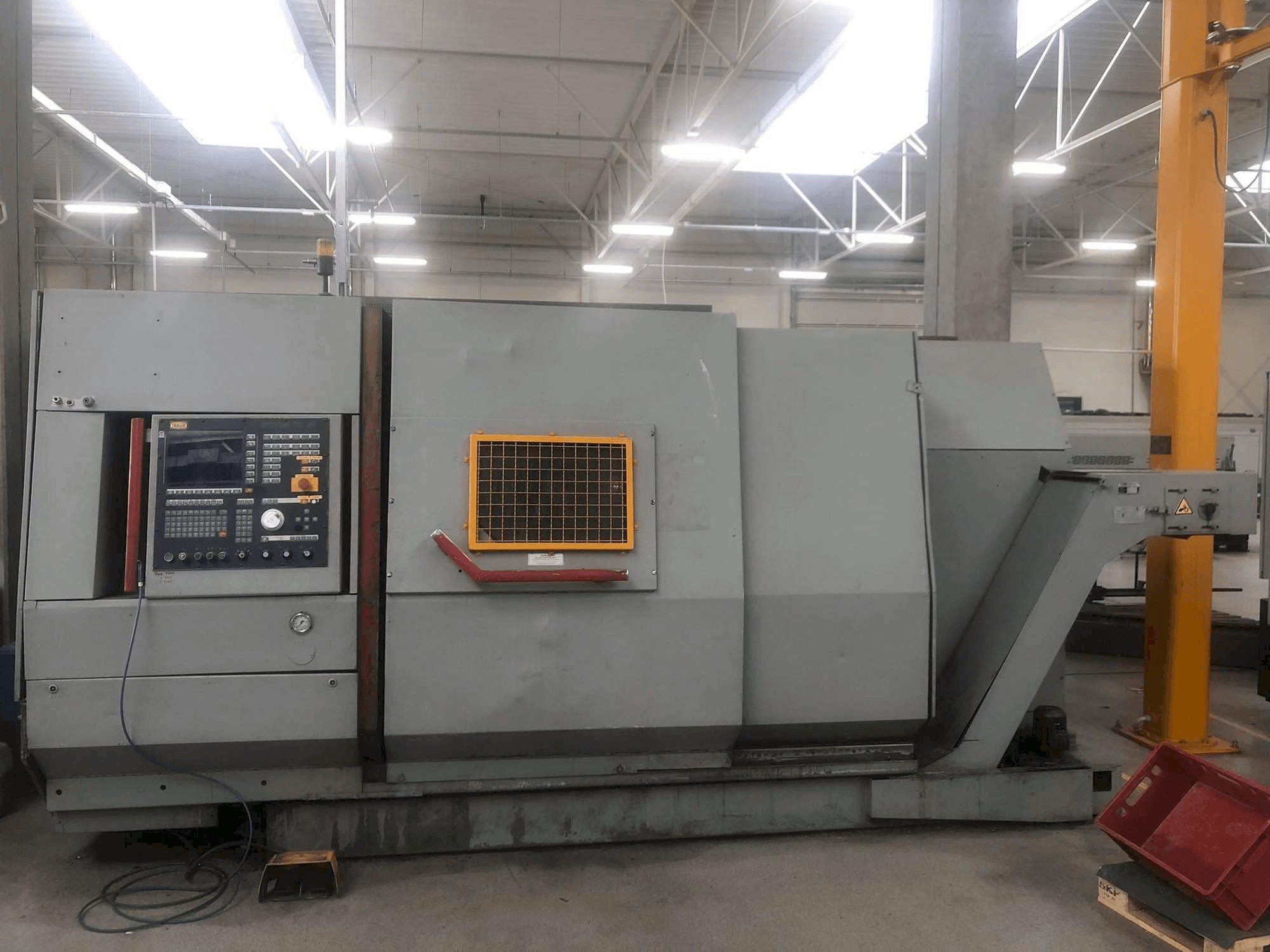 Frontansicht der TRAUB TNA600 Maschine