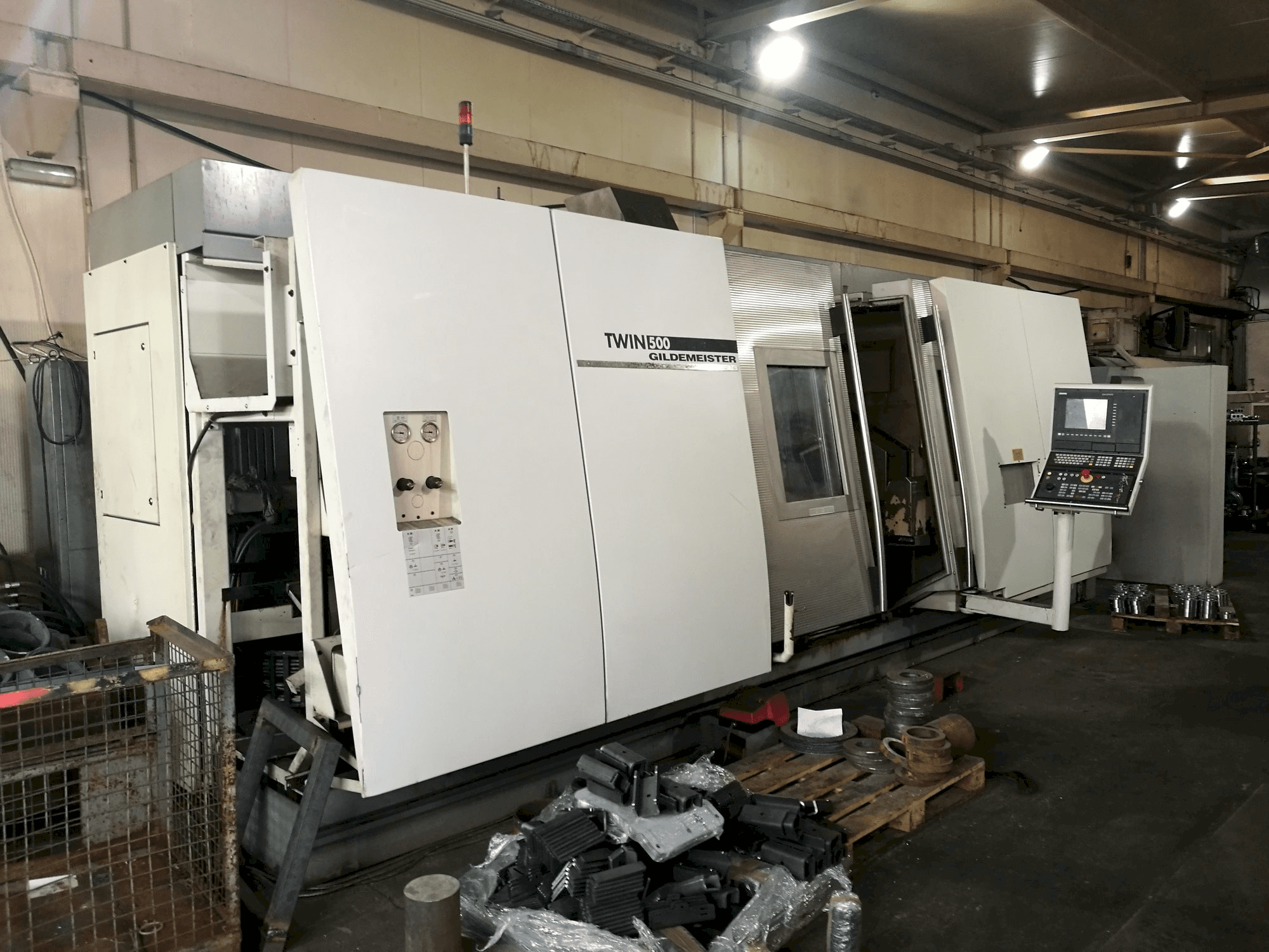 Frontansicht der Gildemeister TWIN 500 Maschine