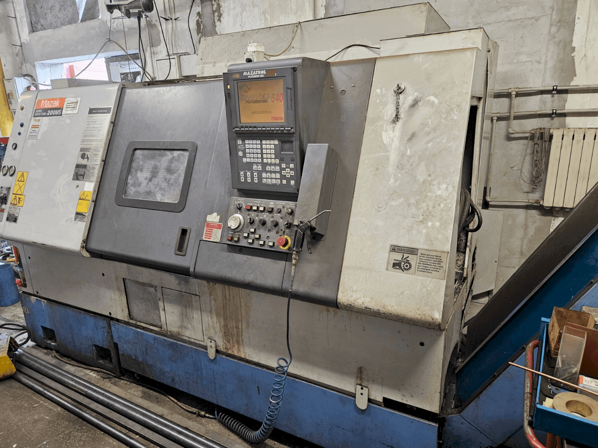 Frontansicht der Mazak SQT 200 MS Maschine