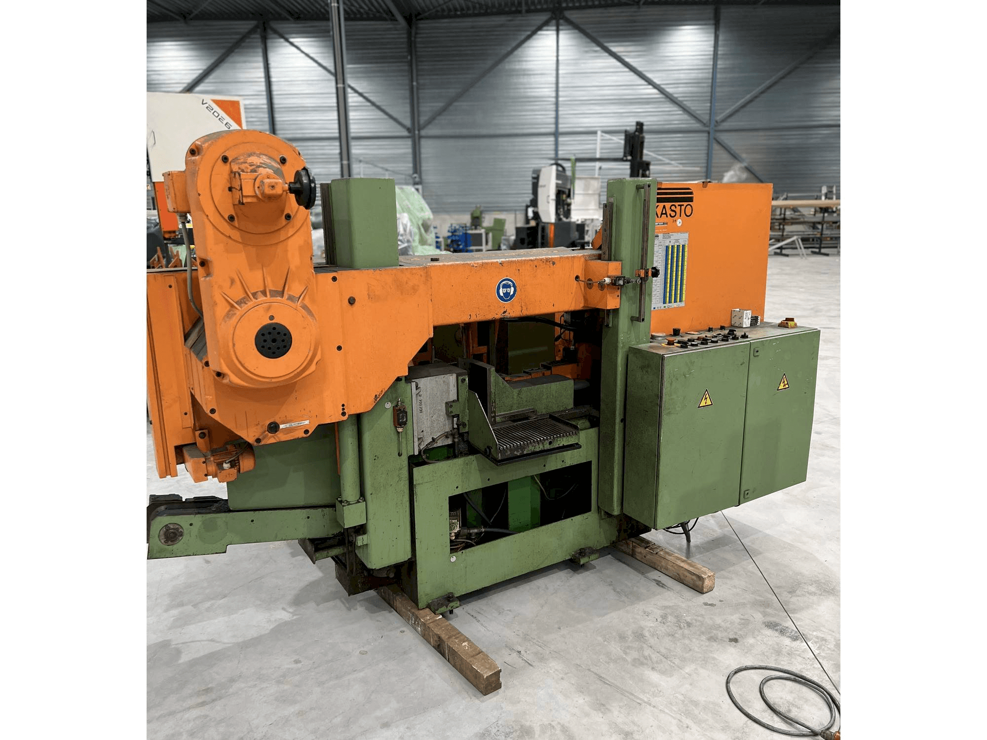 Frontansicht der KASTO HBA 360 AU Maschine