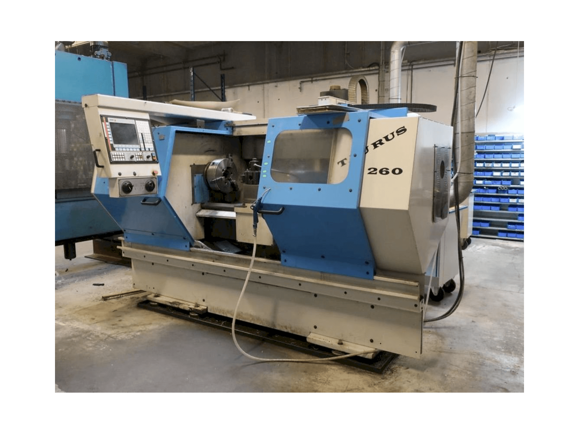 Frontansicht der Pinacho Taurus 260 Maschine