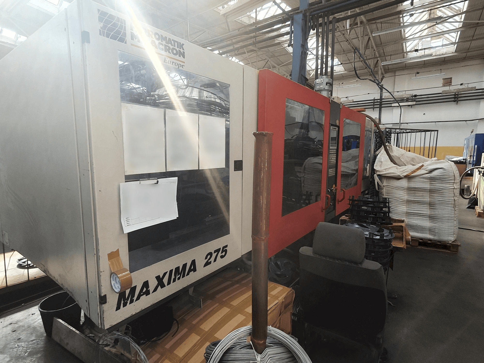 Frontansicht der FERROMATIK MILACRON MV 275 Maschine