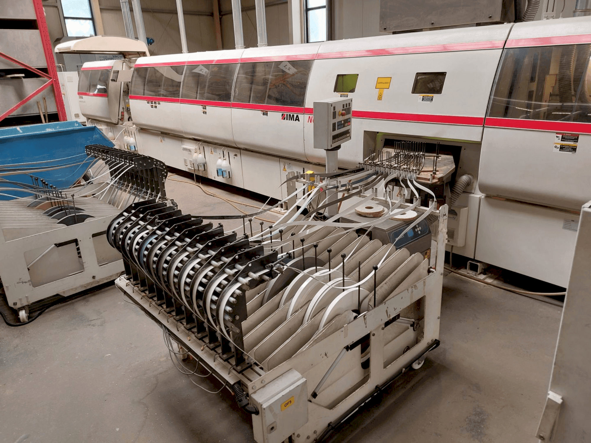 Frontansicht der IMA Novimat Systems/I/G80/1000 Maschine