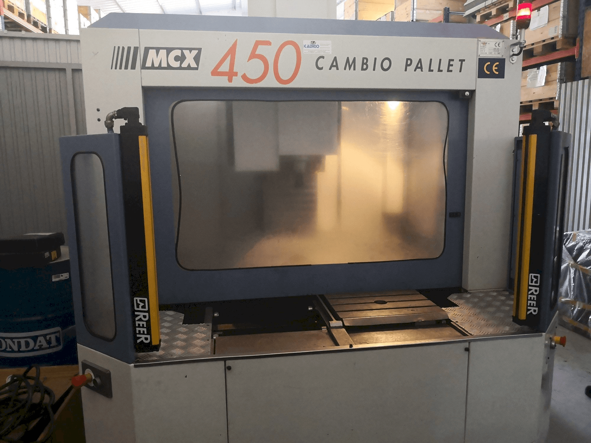 Frontansicht der FAMUP MCX 450 Maschine