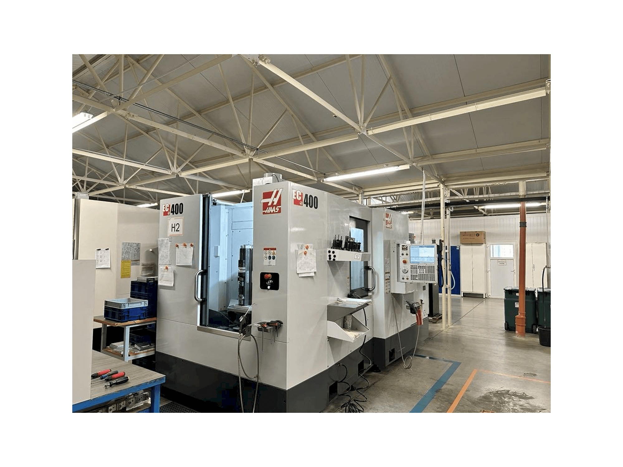 Frontansicht der HAAS EC-400 Maschine