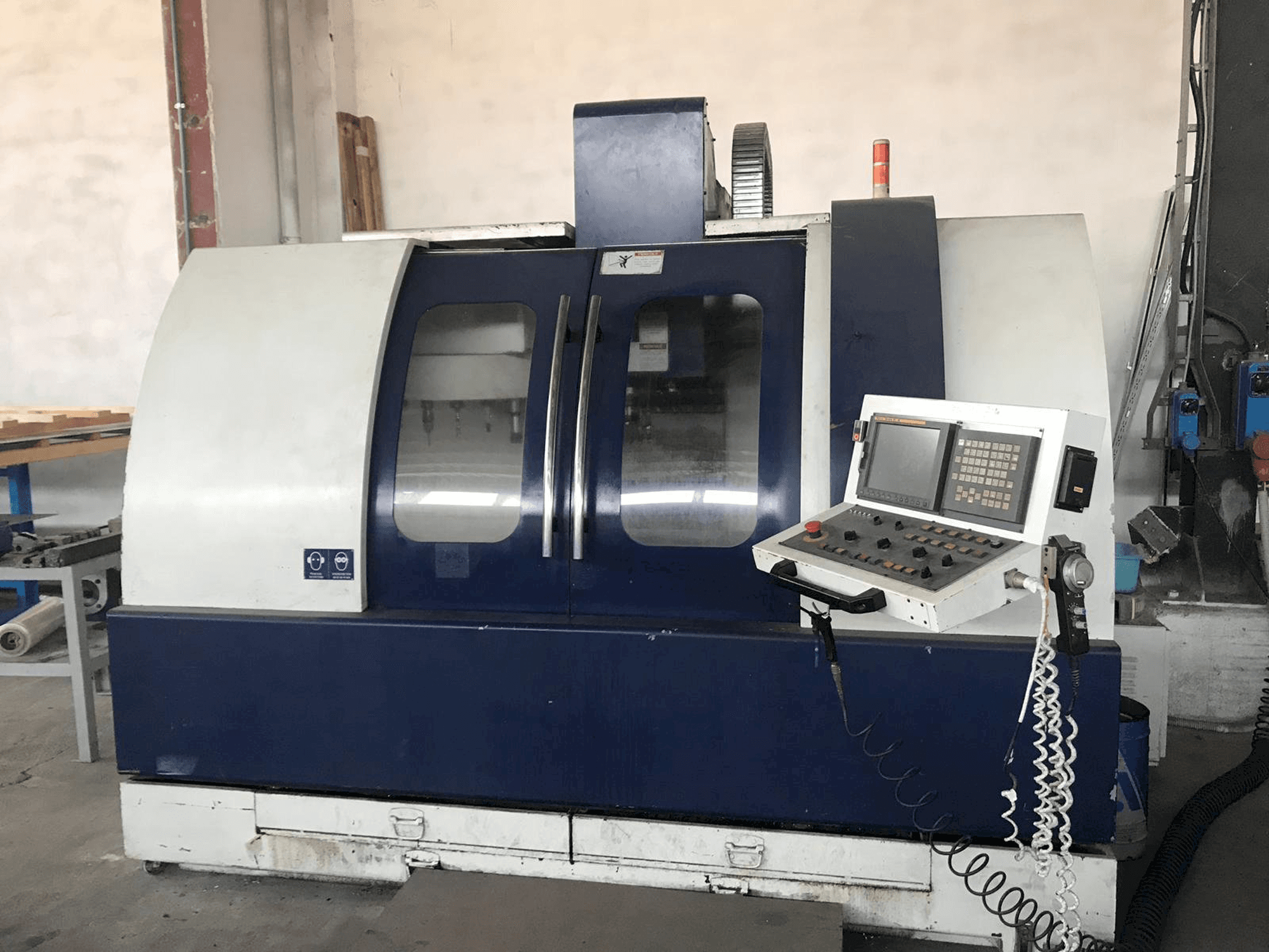 Frontansicht der Euma Spinner CAMS 200 Maschine