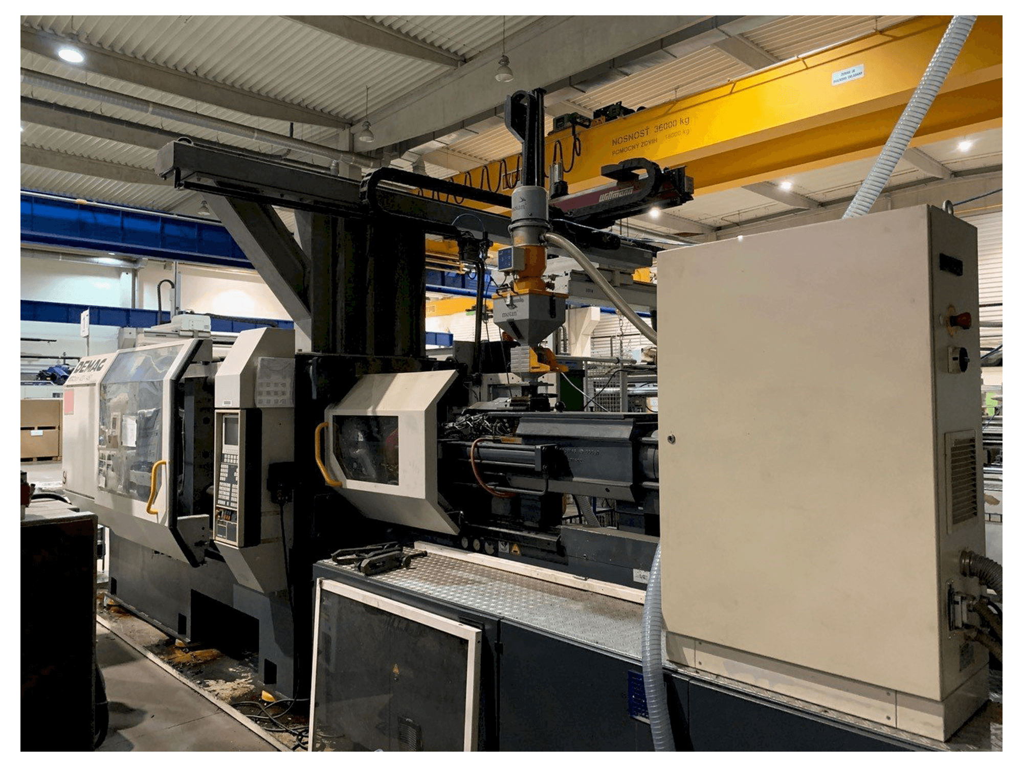 Frontansicht der DEMAG Ergotech 4200-1450 Maschine