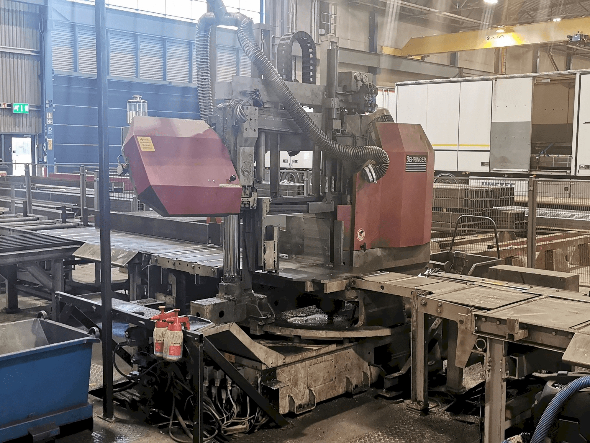 Frontansicht der Behringer HBP 410/723GA Maschine