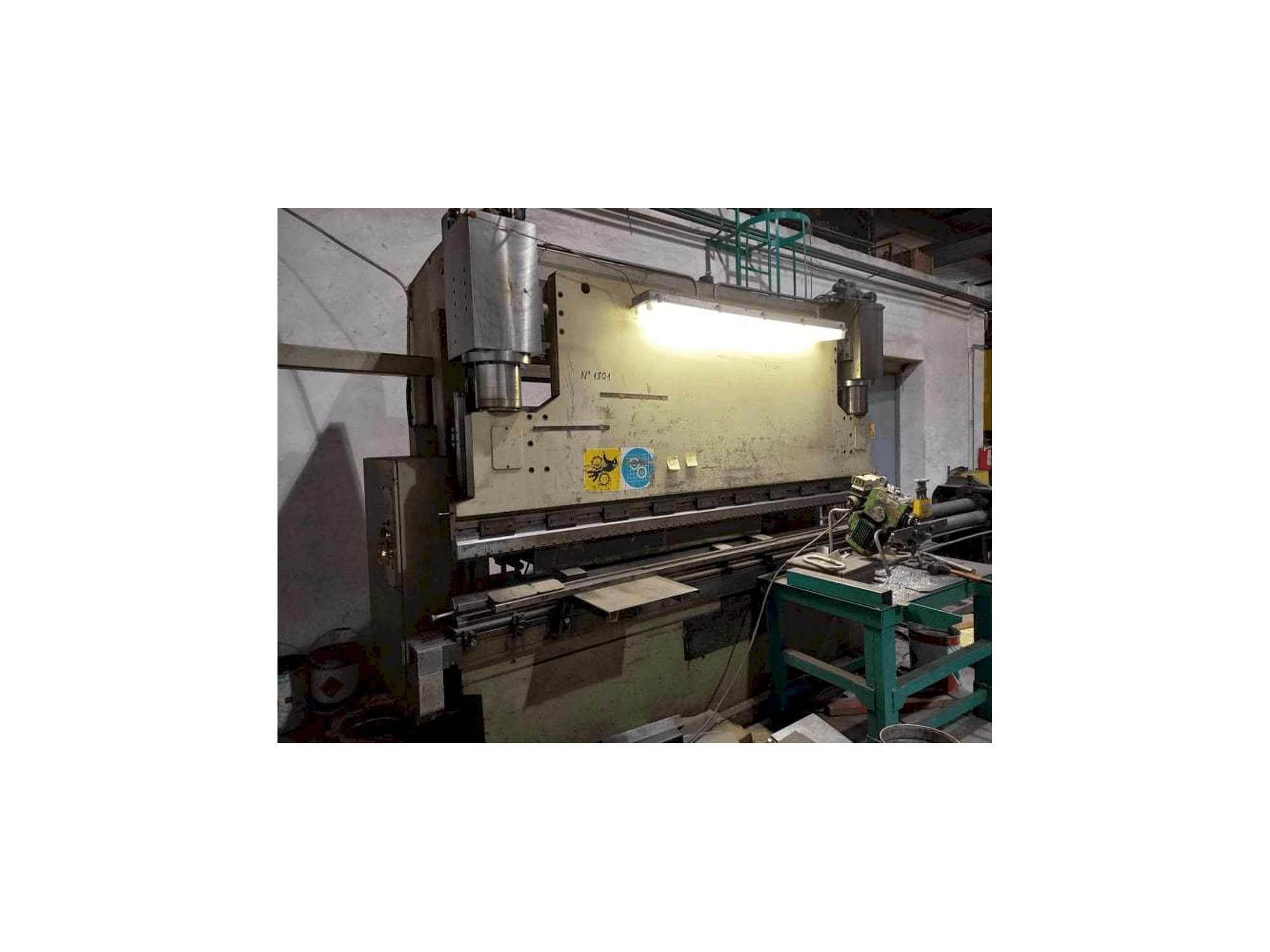 Frontansicht der DONEWELL HP3B Maschine