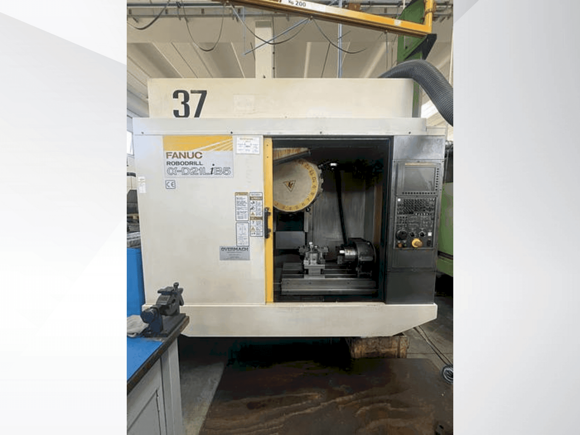 Frontansicht der FANUC Robodrill α-D21LiB5 Maschine