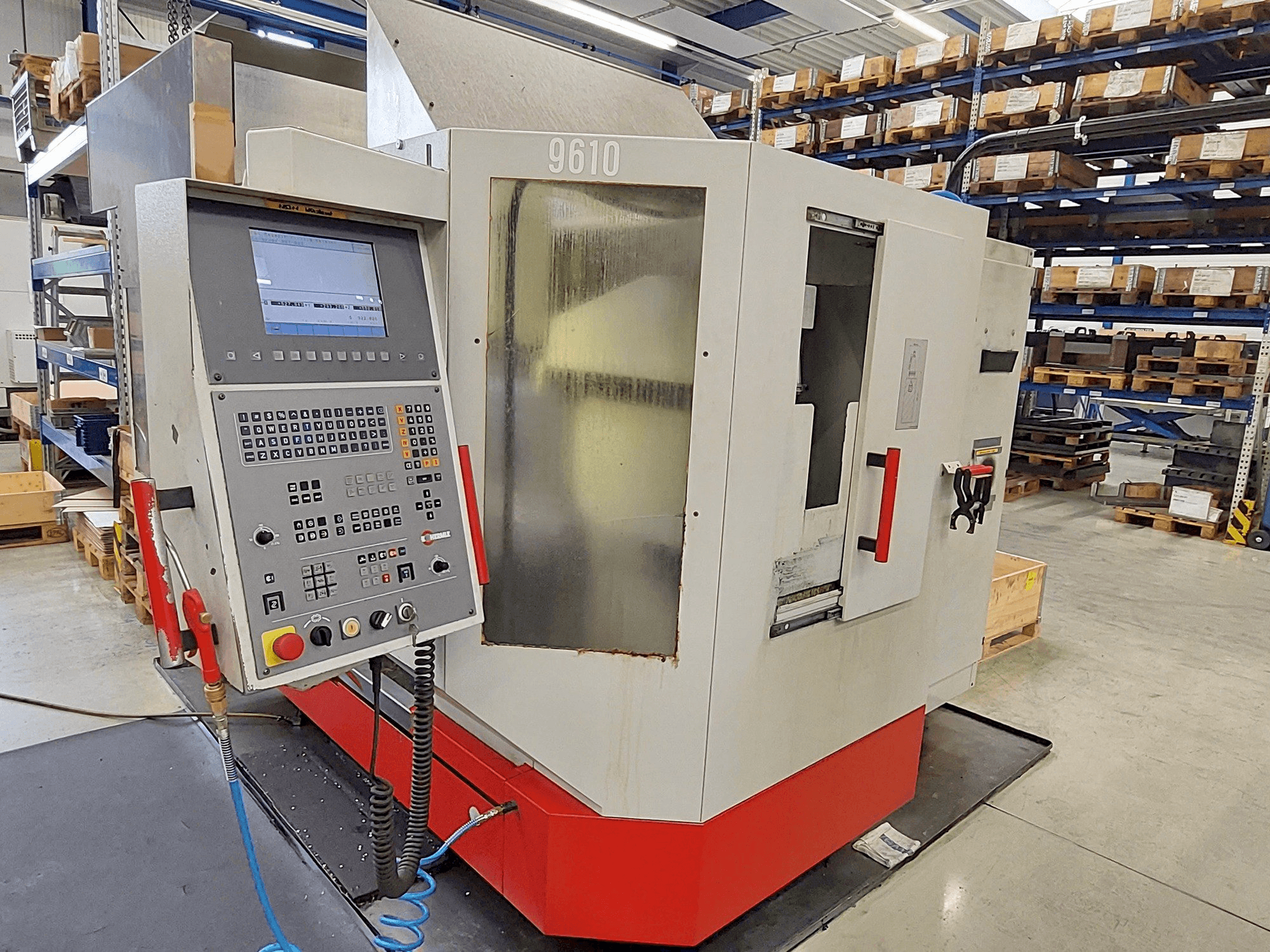 Front view of HERMLE U 630 T machine