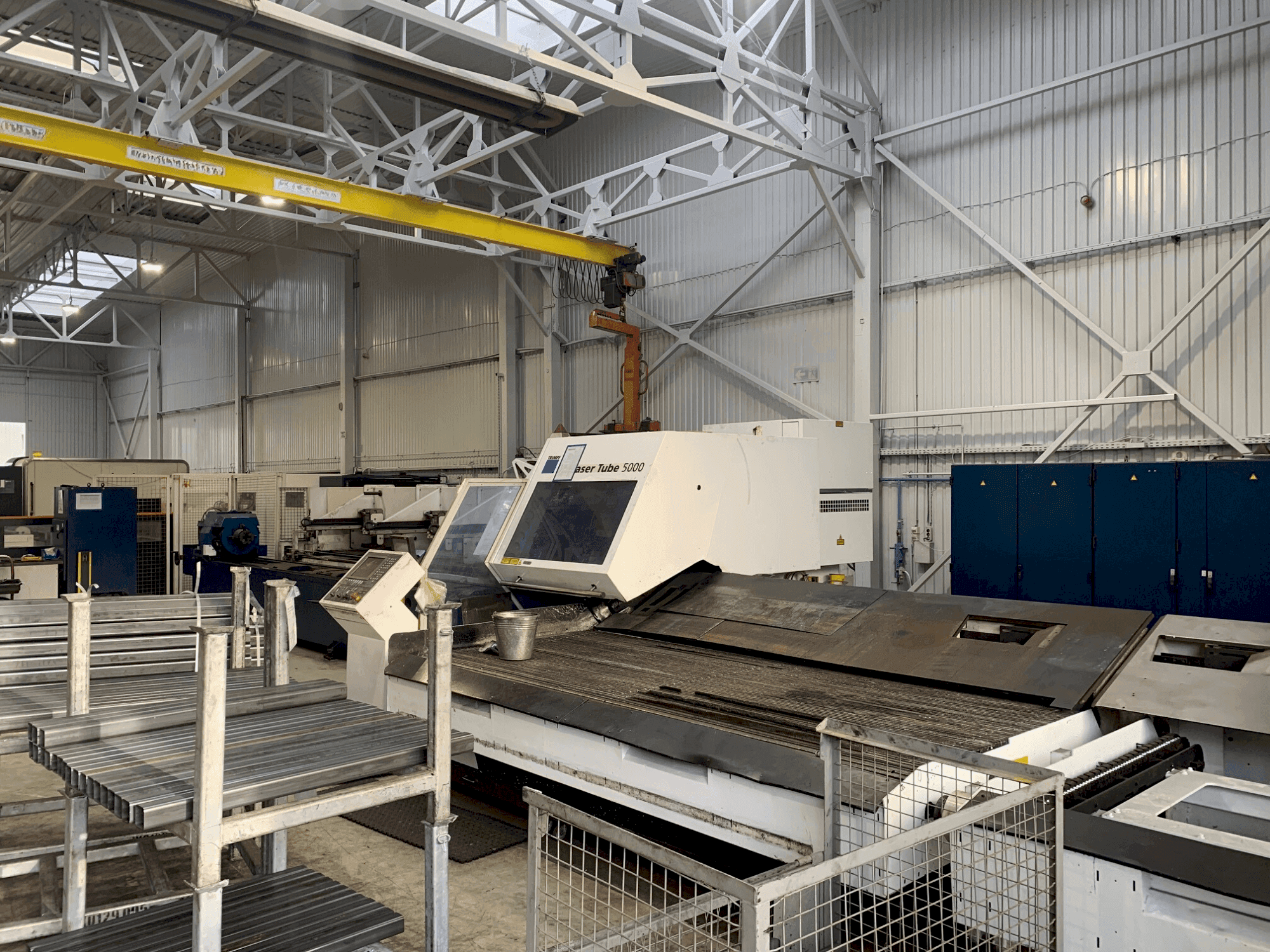 Frontansicht der TRUMPF TruLaser Tube 5000 Maschine