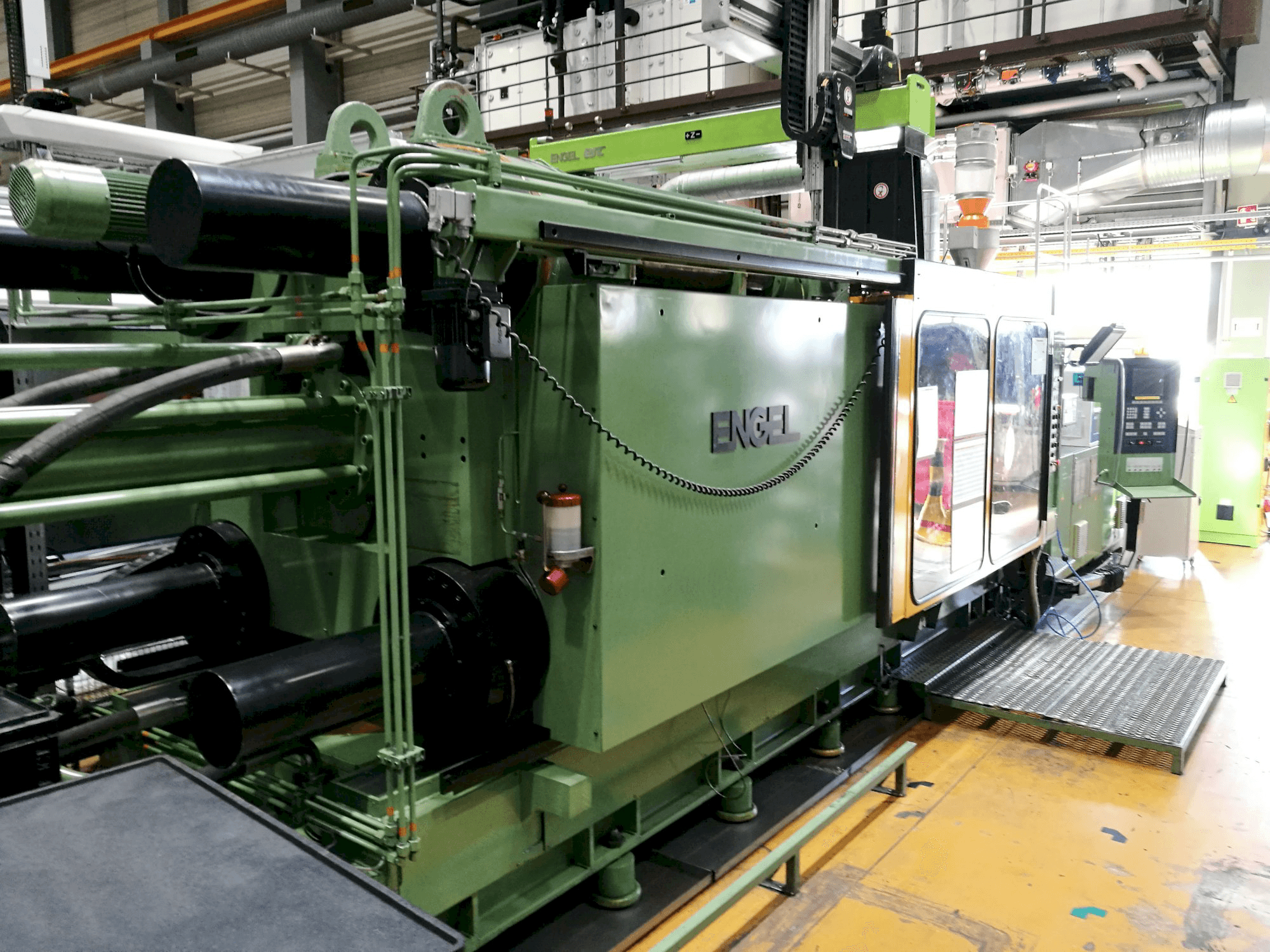 Rechte Ansicht der ENGEL ES 4400/800 Maschine