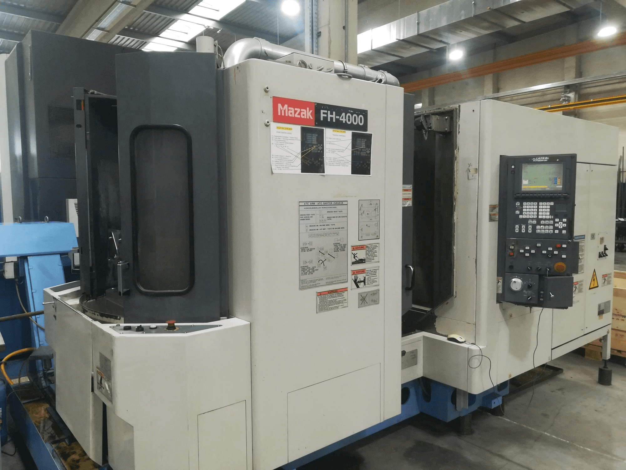 Frontansicht der Mazak FH-4000 Maschine