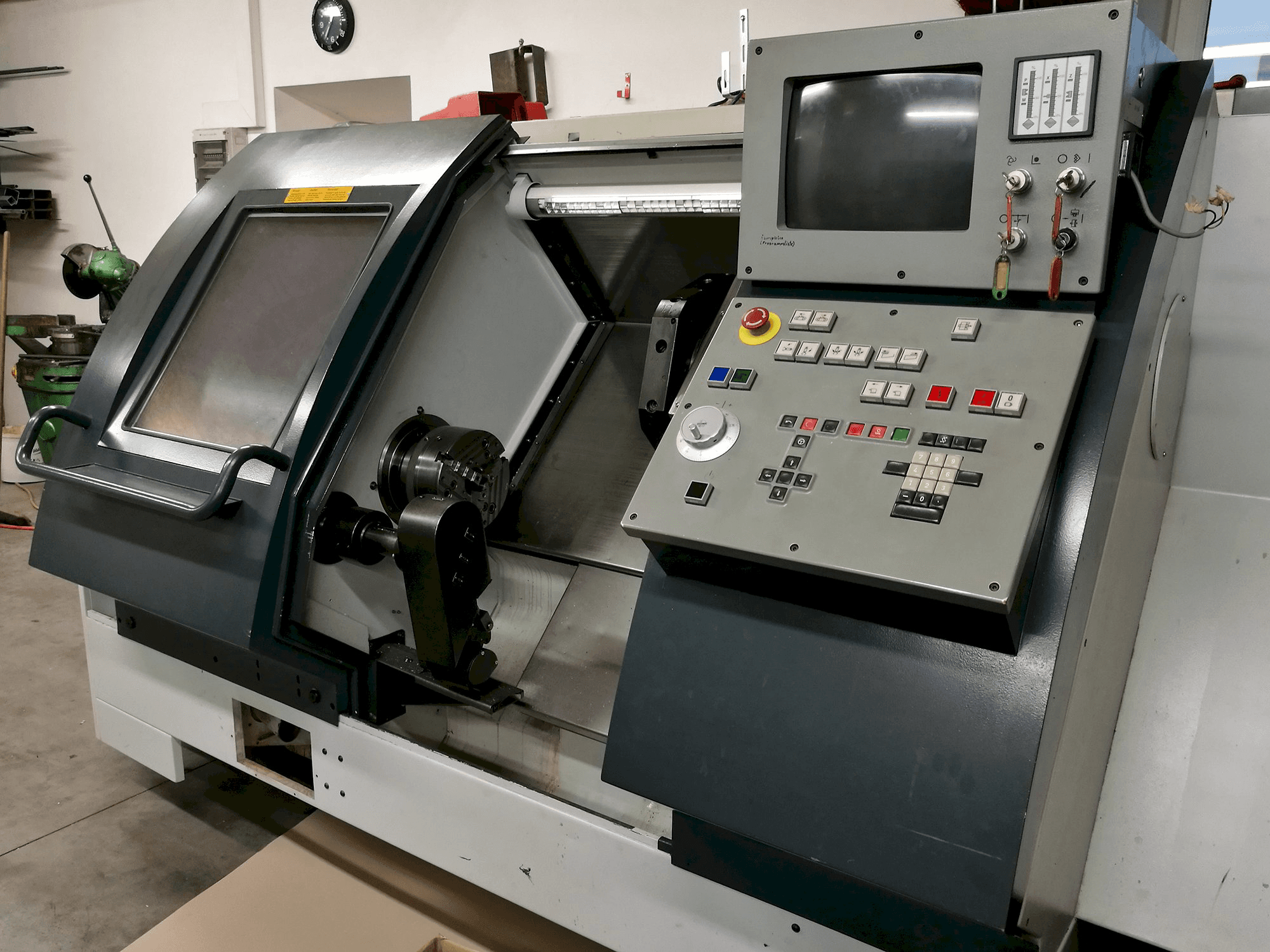 Rechte Ansicht der Gildemeister CTX 400 Maschine
