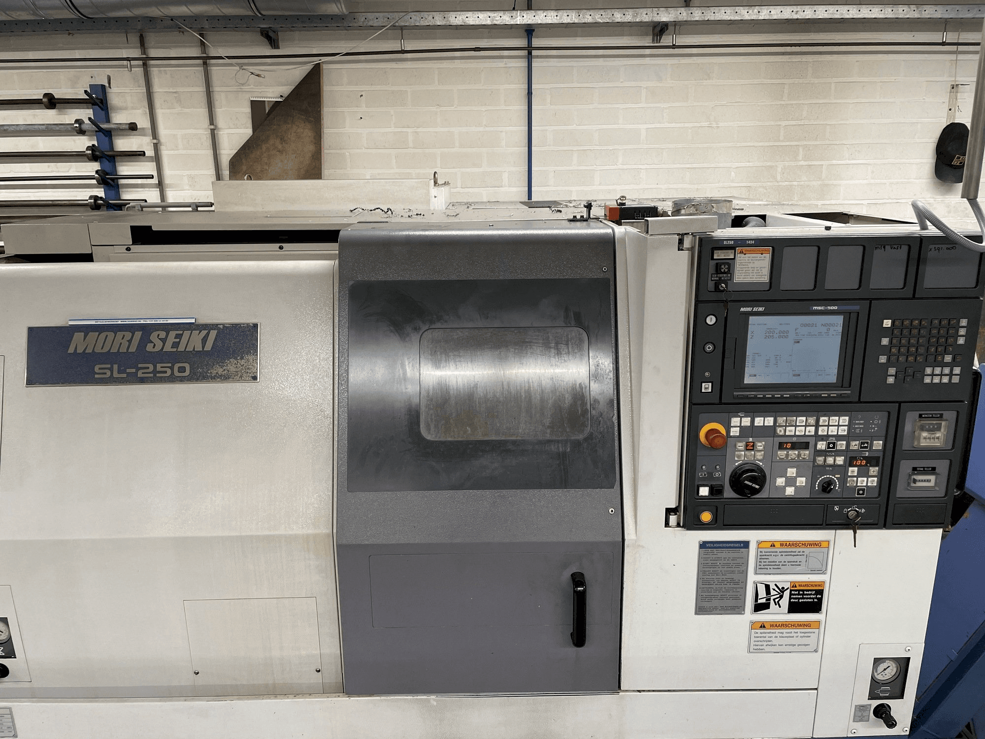 Frontansicht der MORI SEIKI SL-250 Maschine