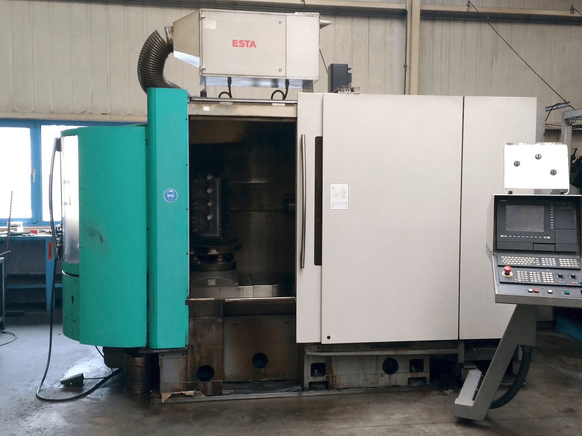 Frontansicht der DECKEL MAHO DMC 60H Maschine