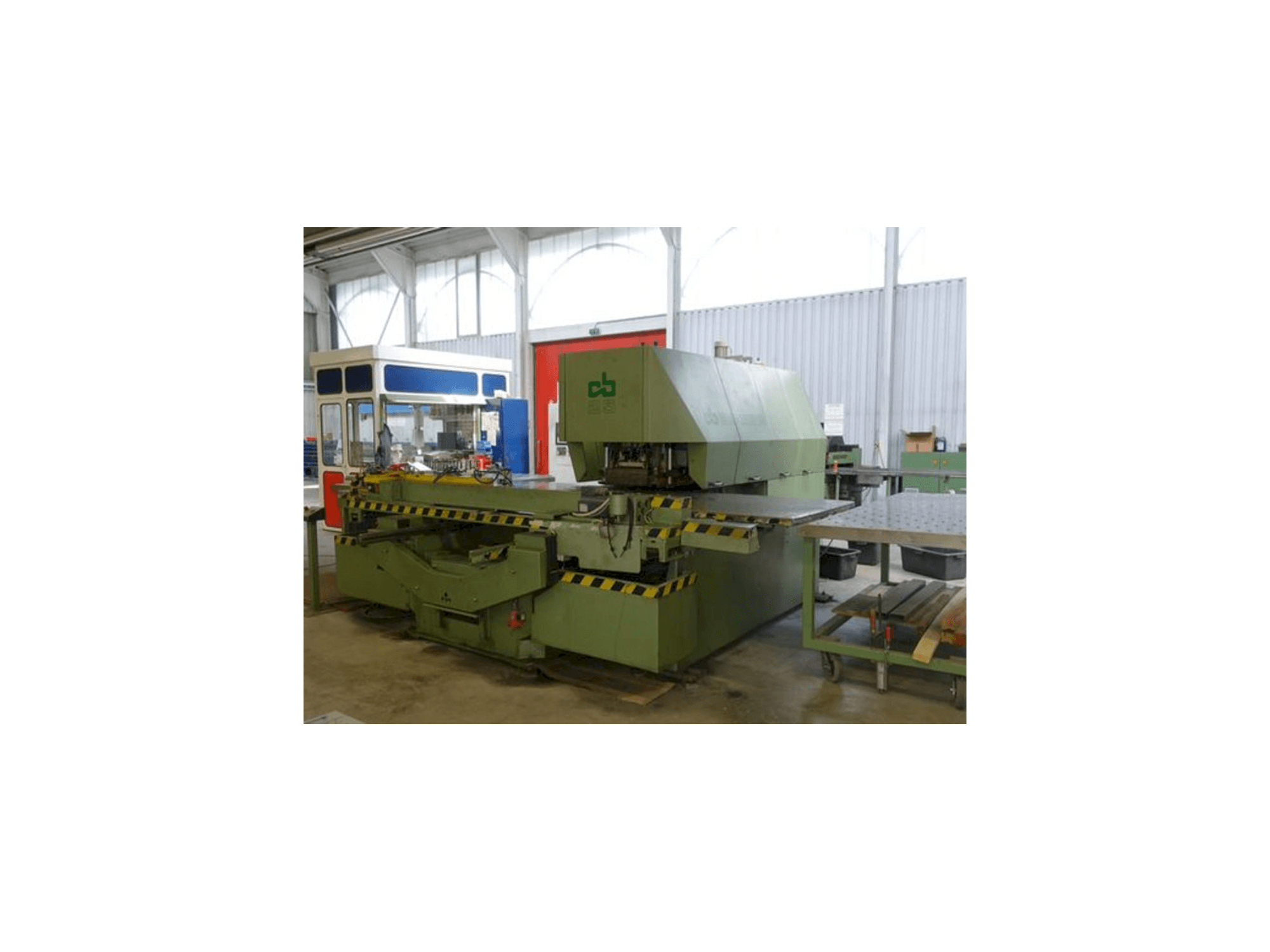 Frontansicht der Behrens CB 25/1250 Maschine