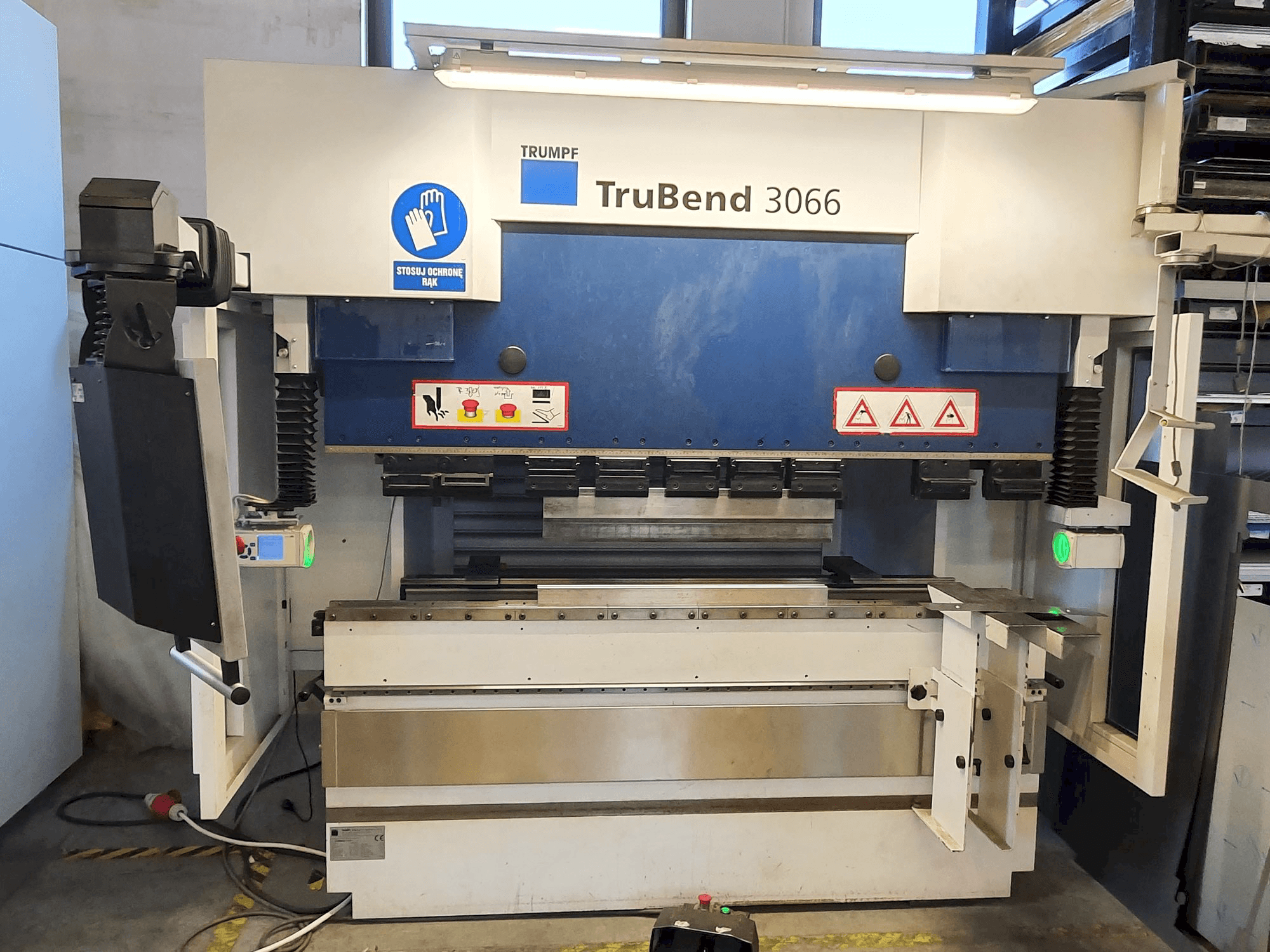 Frontansicht der Trumpf TruBend 3066 Maschine