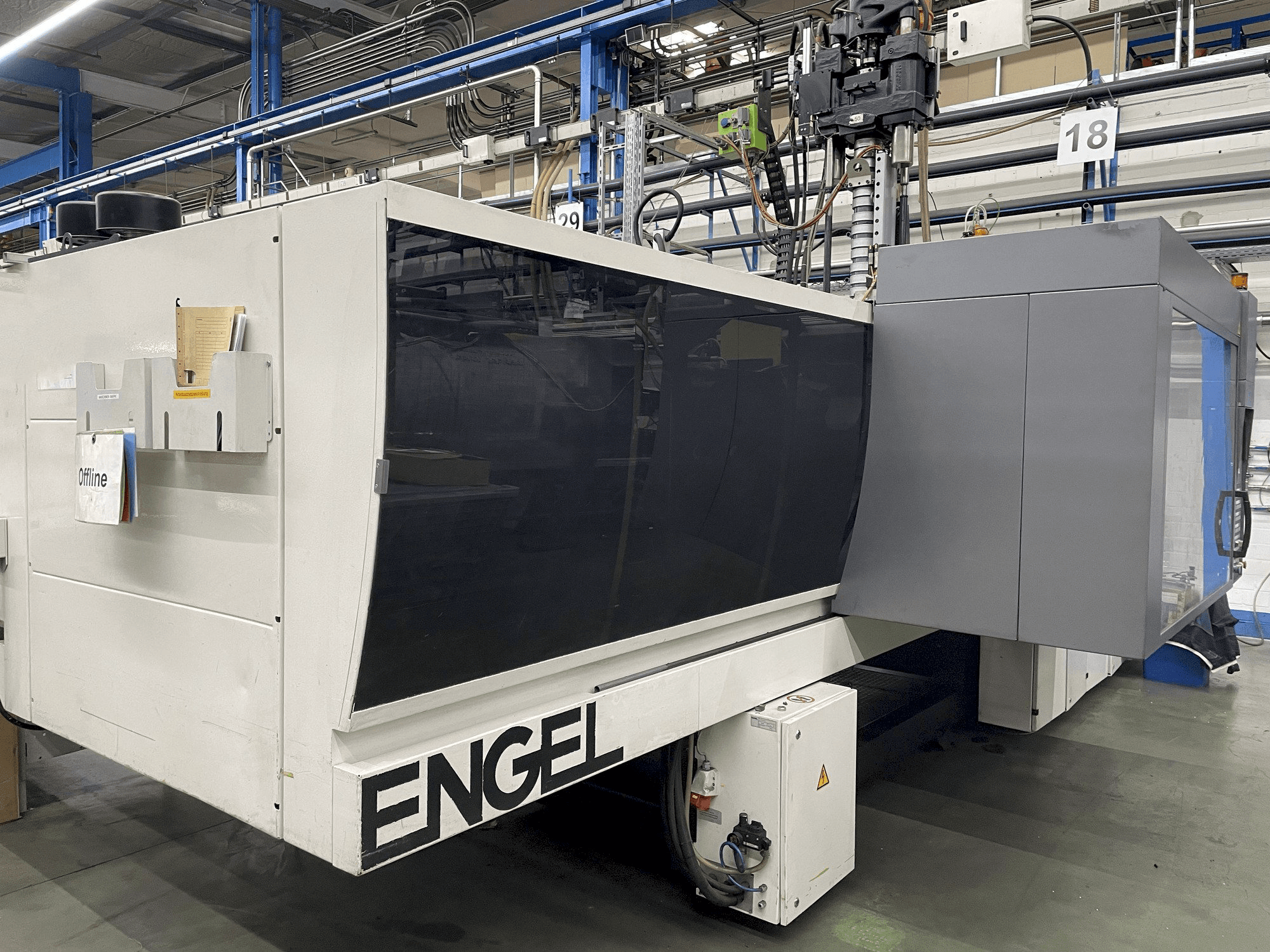 Frontansicht der ENGEL VICTORY 1350H500V/350 Combi Maschine