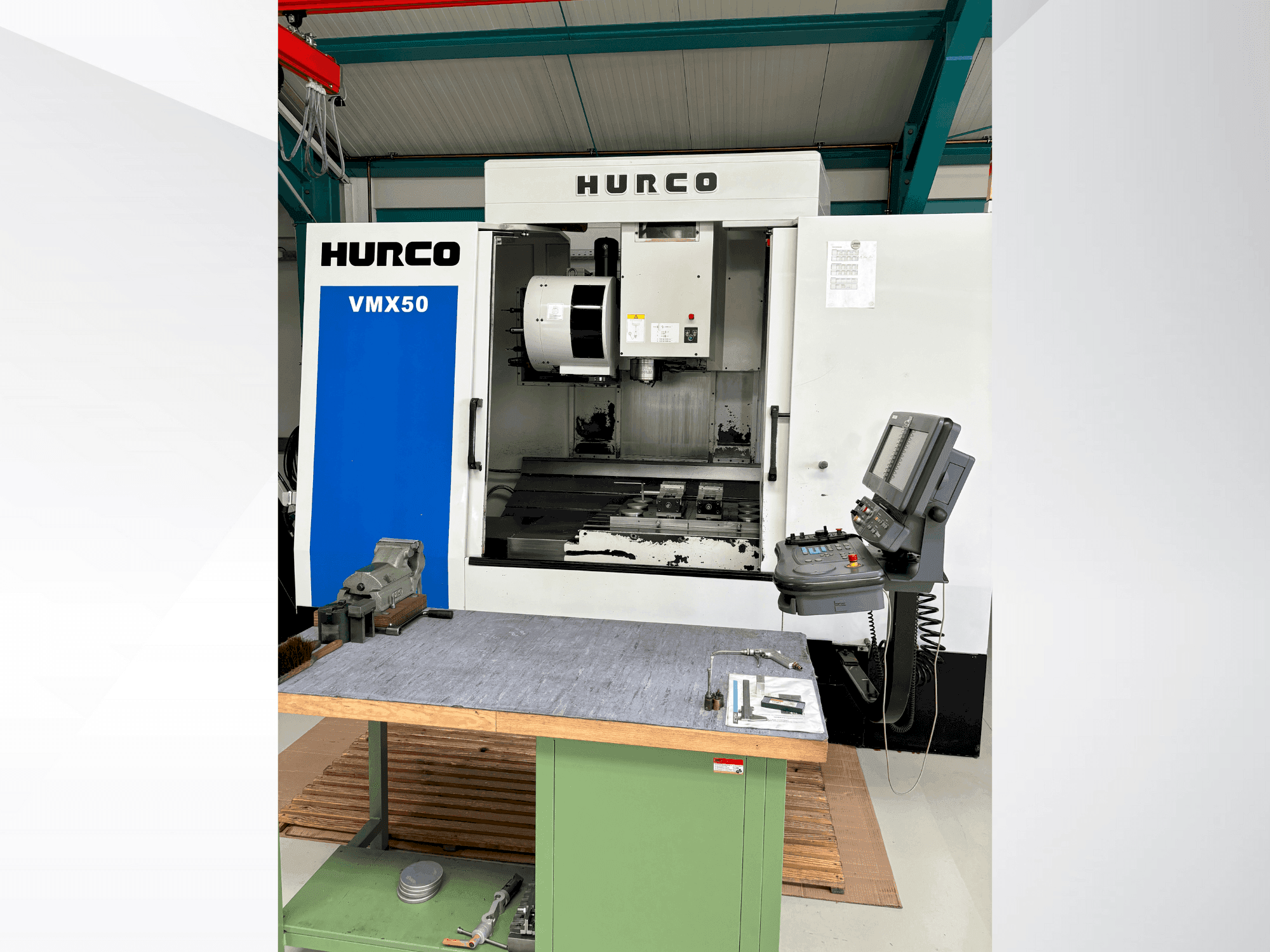 Frontansicht der Hurco VMX50 Maschine
