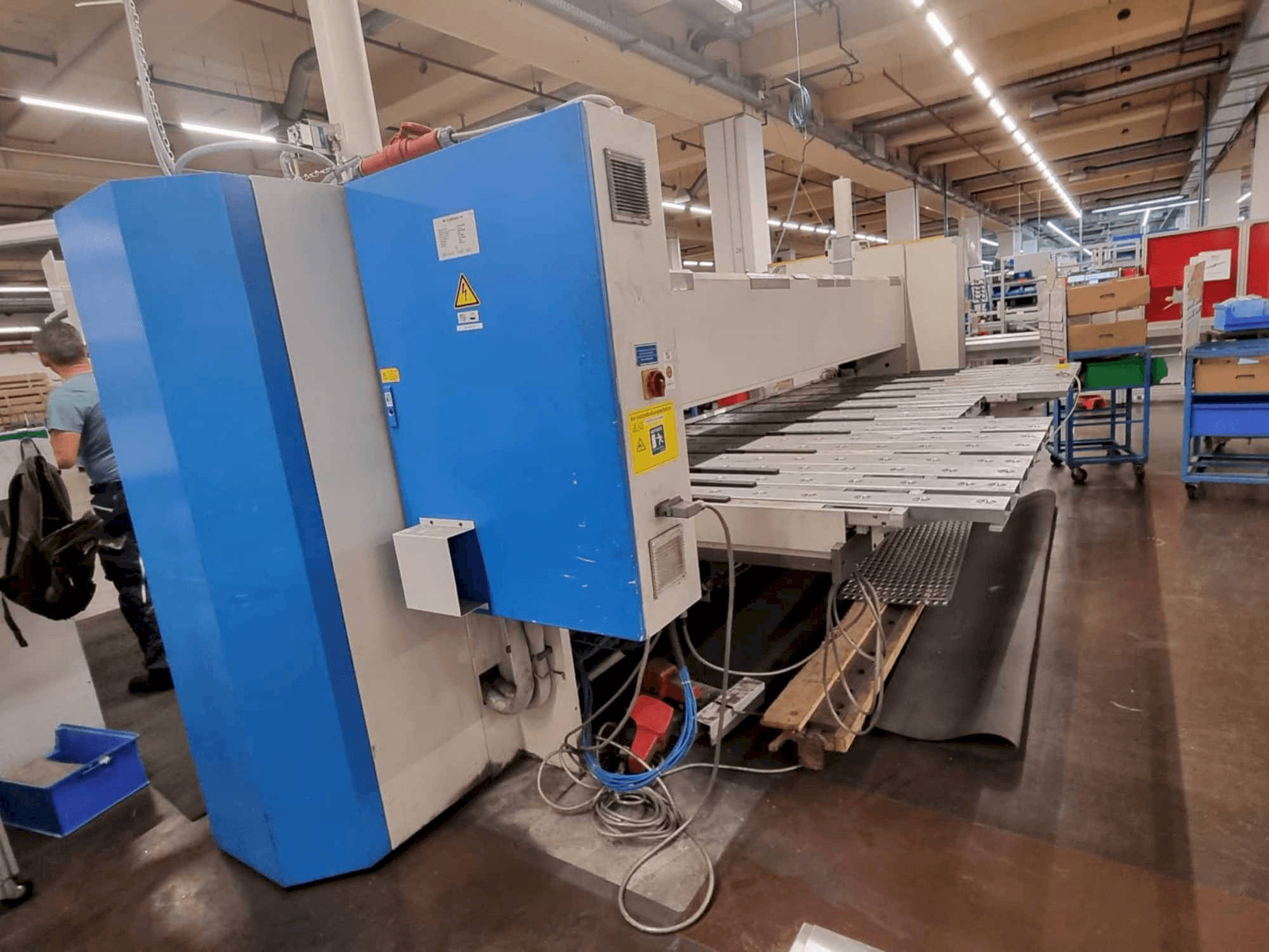 Linke Seitenansicht der SCHRODER-FASTI FP40-40/03 Maschine